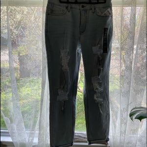 NEW W TAGS - Women’s ripped mom jean